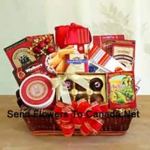 Stuur uw wensen voor fijne feestdagen naar iedereen op uw cadeaulijst dit jaar met onze gourmet cadeaumand, speciaal ontworpen voor de gelegenheid. Onze heerlijke dienbladmand bevat Walker's holiday shortbread koekjes, een assortiment Ghirardelli chocolade, Jelly Belly jelly beans, boter toffee pretzels, truffelkoekjes, kaas swirls, gerookte amandelen, kaas, Engelse theekoekjes, water crackers, en een Ghirardelli chocoladereep. De variëteit maakt het perfect als u ervoor wilt zorgen dat er voor iedereen iets te genieten is. Ze zullen dol zijn op de elegante presentatie met een grote strik aan de voorkant, en kunnen de rieten mand bewaren om lang te gebruiken nadat het eten genoten is (Let op: wij behouden ons het recht voor om elk product te vervangen door een geschikt product van gelijke waarde in geval van niet-beschikbaarheid van een bepaald product)